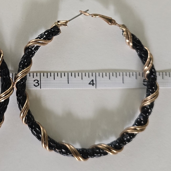 🖤 Black Scalemail Hoop Earrings - Picture 7 of 7